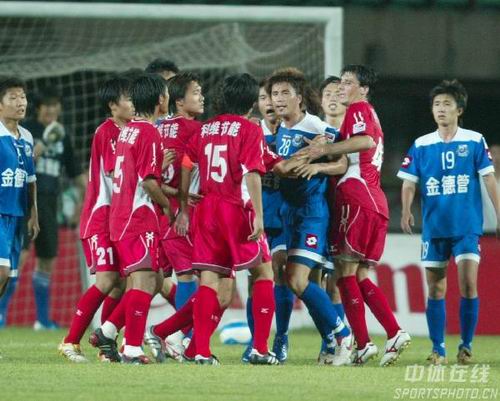 阿森纳主场遭维拉逆转，失去三分，表现不佳，球迷失望。