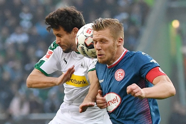 卡拉格：维尔茨倒地够不上点球，但国米球员拉拽球衣留下把柄