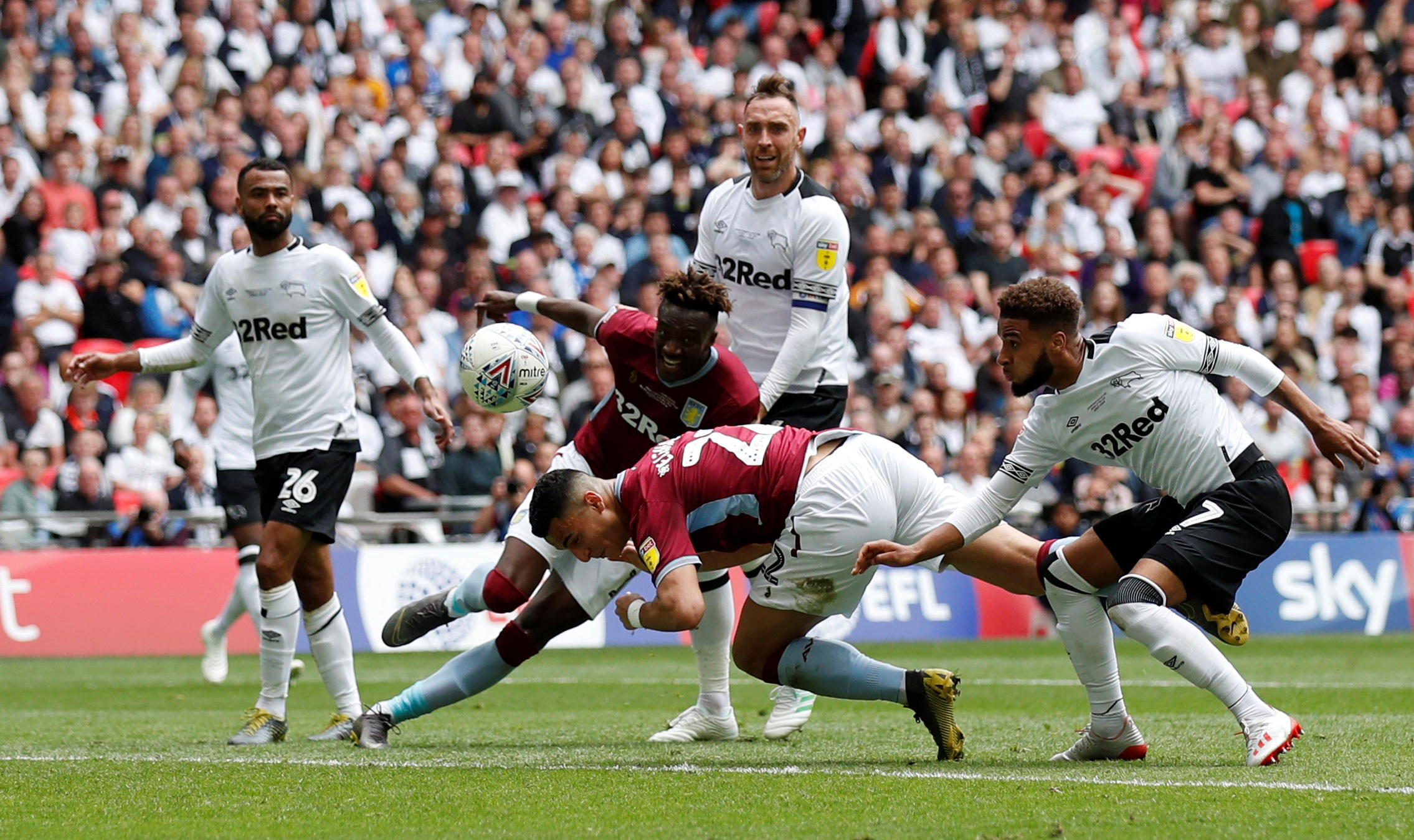 TA：恩昆库获准缺席季前训练，多家俱乐部已询问他的情况