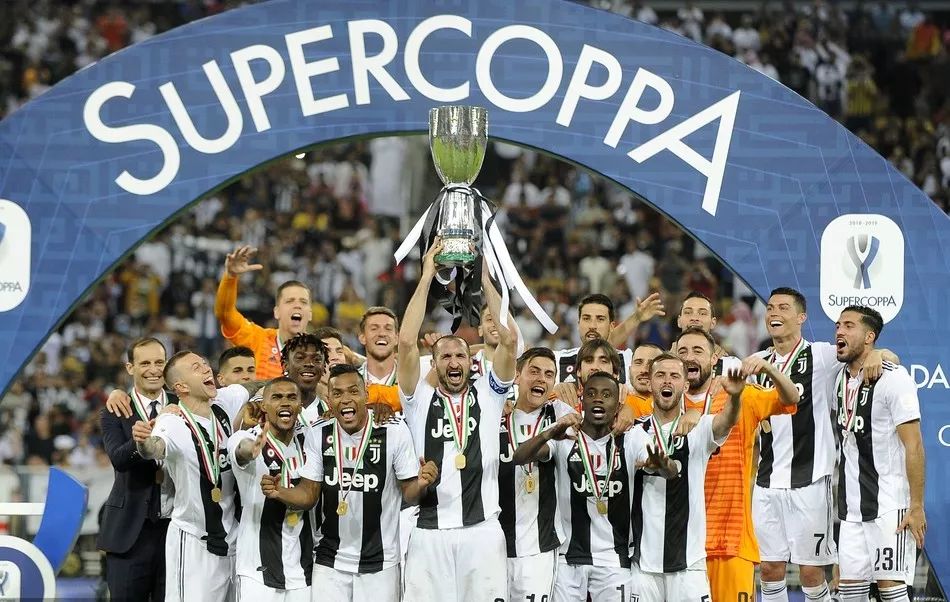 记者：拜仁即将签下17岁的厄瓜多尔中卫奥拉亚